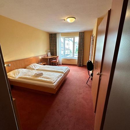 Gasthaus - Hotel Neue Post Meitingen エクステリア 写真