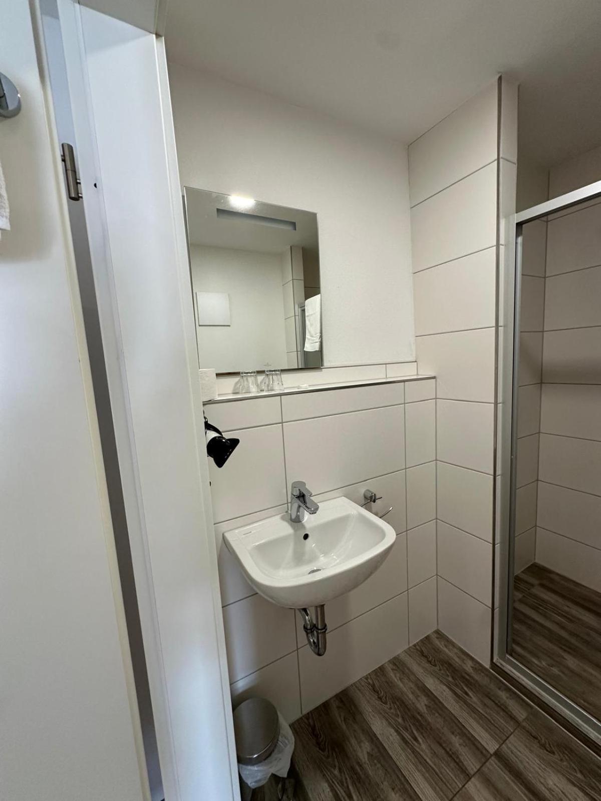 Gasthaus - Hotel Neue Post Meitingen エクステリア 写真