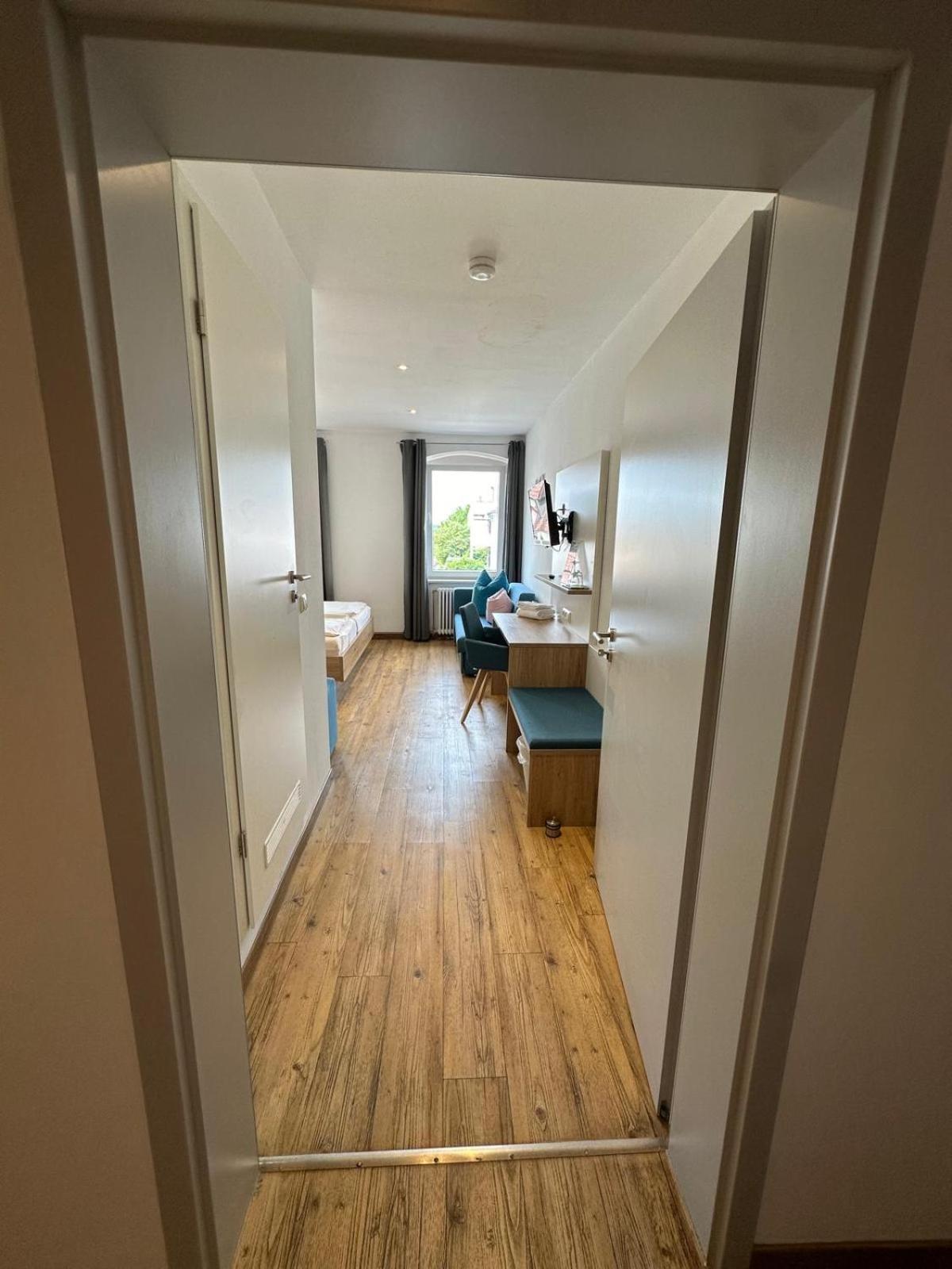 Gasthaus - Hotel Neue Post Meitingen エクステリア 写真