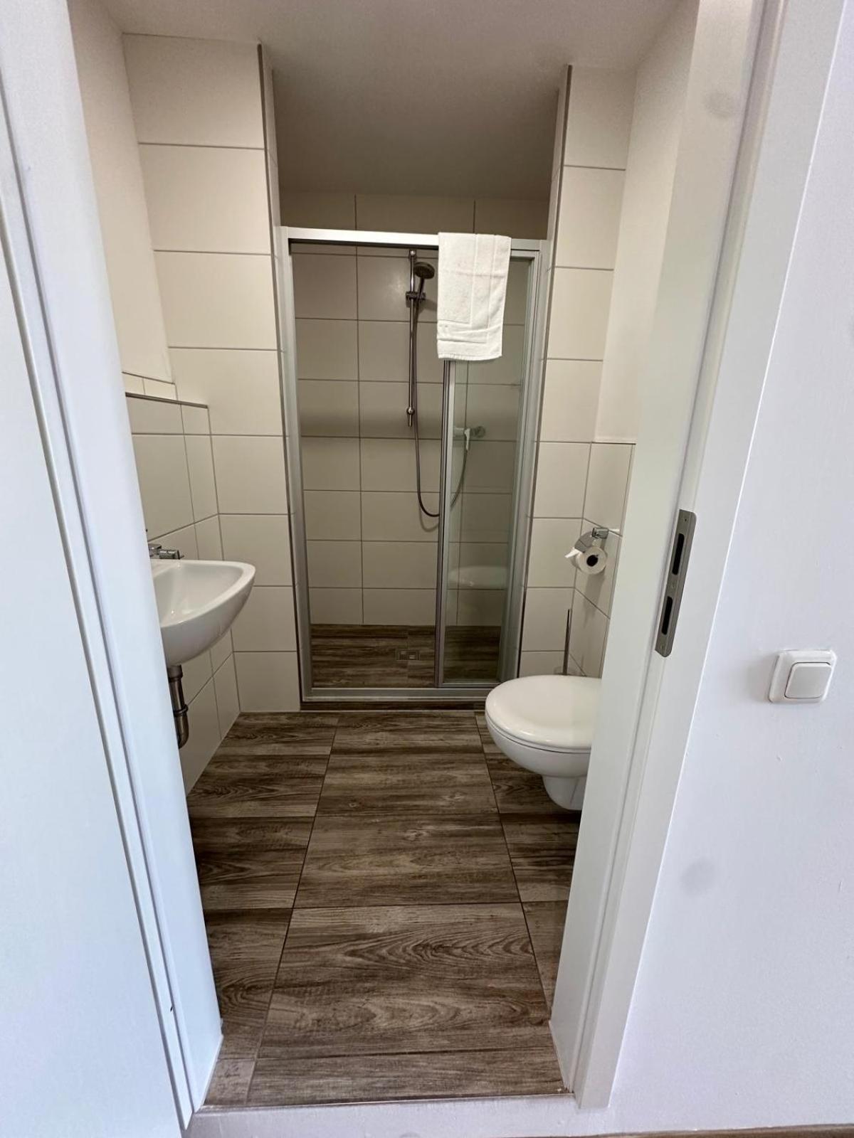 Gasthaus - Hotel Neue Post Meitingen エクステリア 写真