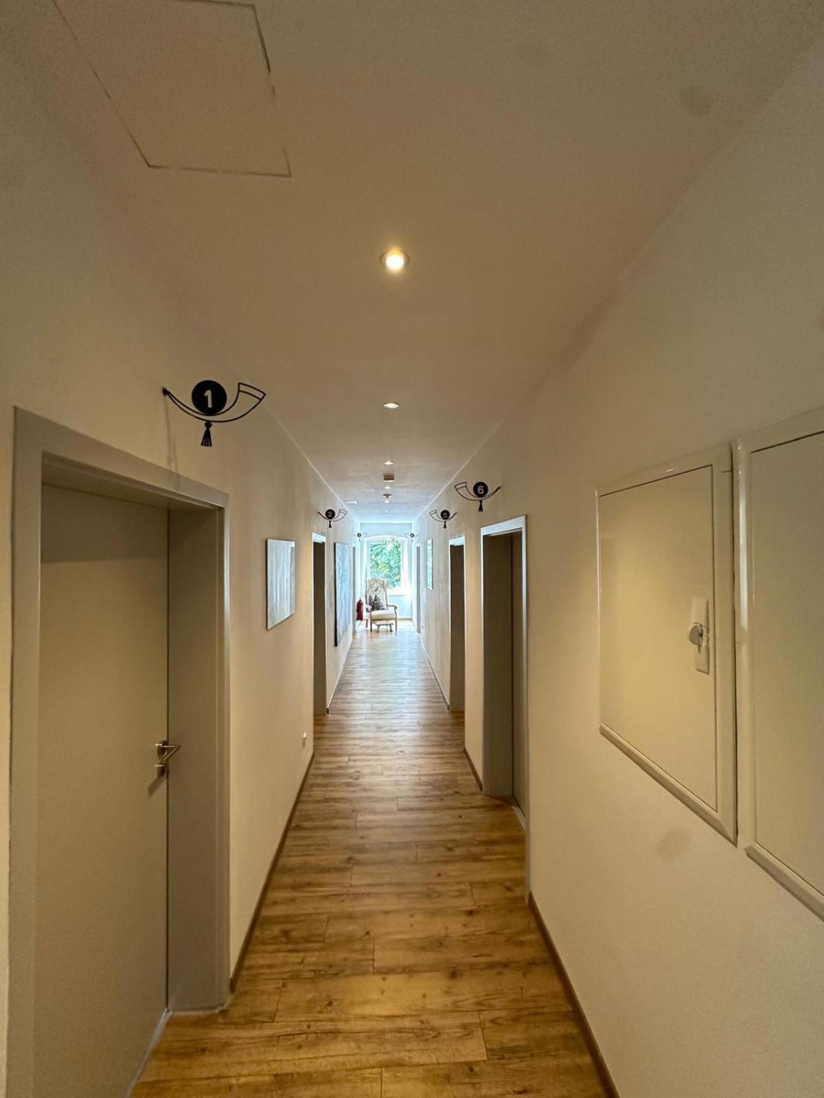 Gasthaus - Hotel Neue Post Meitingen エクステリア 写真