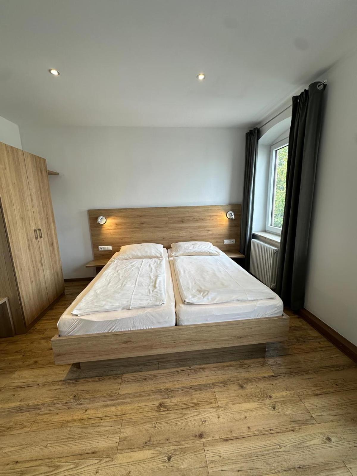 Gasthaus - Hotel Neue Post Meitingen エクステリア 写真