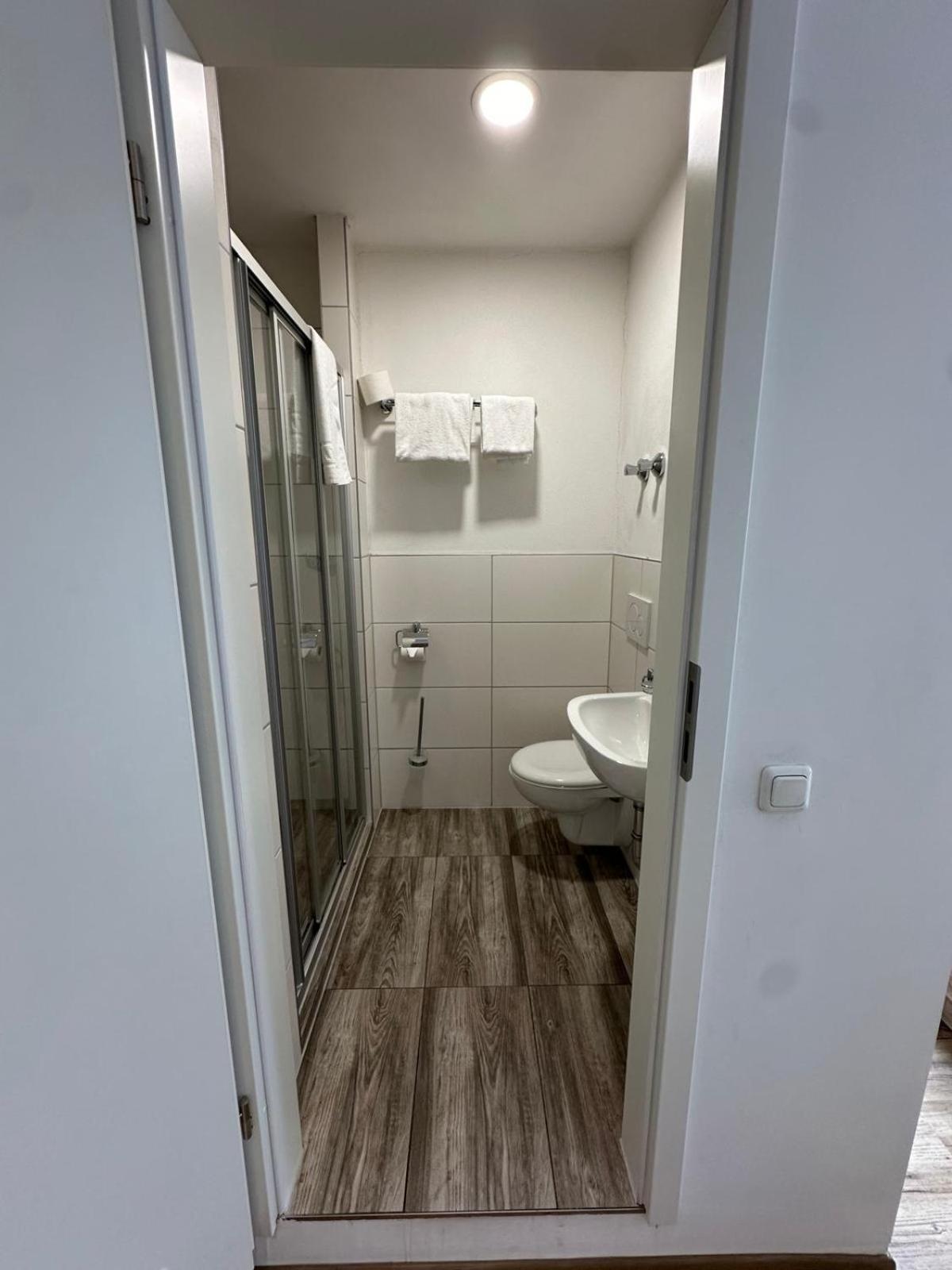 Gasthaus - Hotel Neue Post Meitingen エクステリア 写真