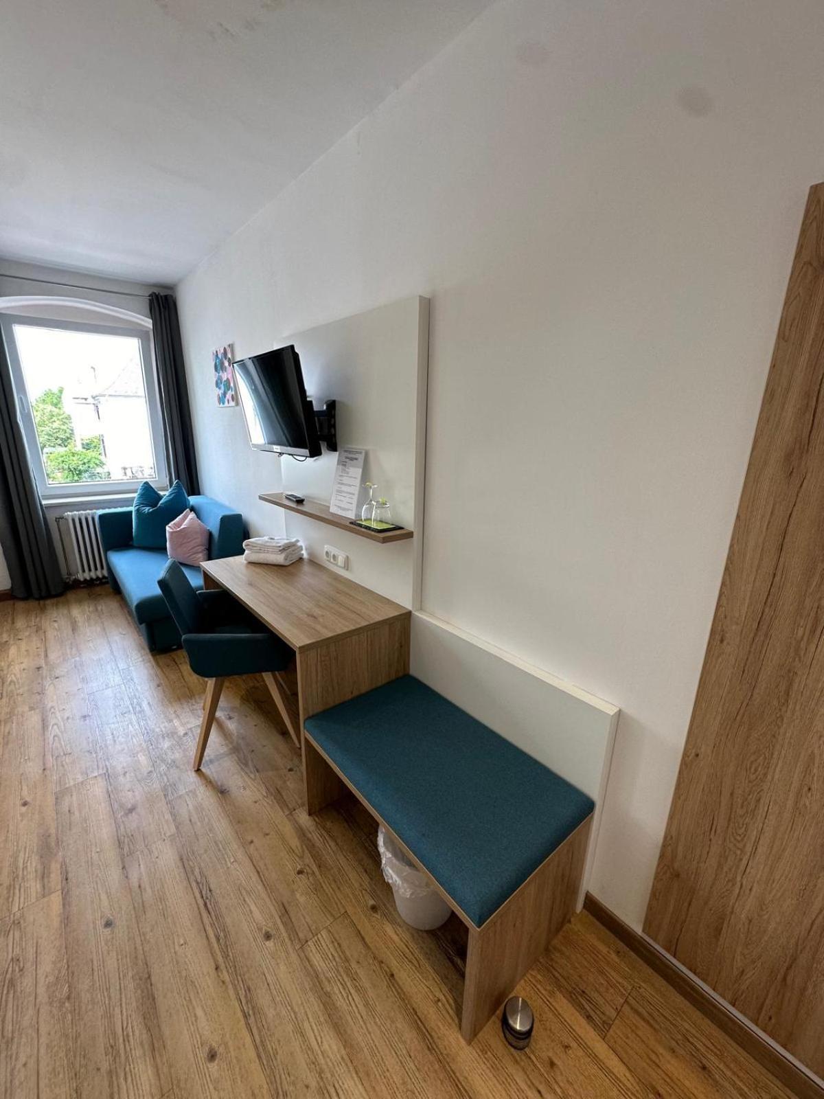Gasthaus - Hotel Neue Post Meitingen エクステリア 写真